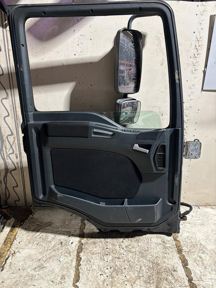 MAN TGL Fahrertür,grau Spiegel&Innenverkleidung Euro 5/6 LN 24 - Door and parts for Truck: picture 3 MAN TGL Fahrertür,grau Spiegel&Innenverkleidung Euro 5/6 LN 24 - Door and parts for Truck: picture 3