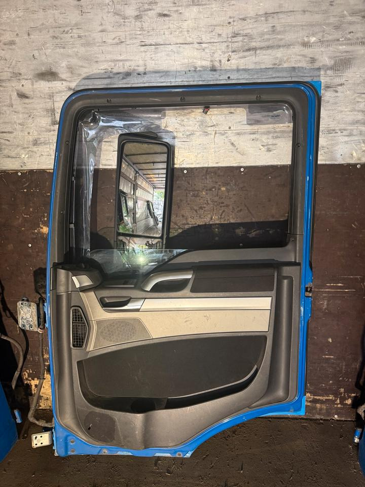 MAN TGS EU5 Beifahrertür Blau Spiegel Innenverkleidung LN 54 - Door and parts for Truck: picture 2 MAN TGS EU5 Beifahrertür Blau Spiegel Innenverkleidung LN 54 - Door and parts for Truck: picture 2