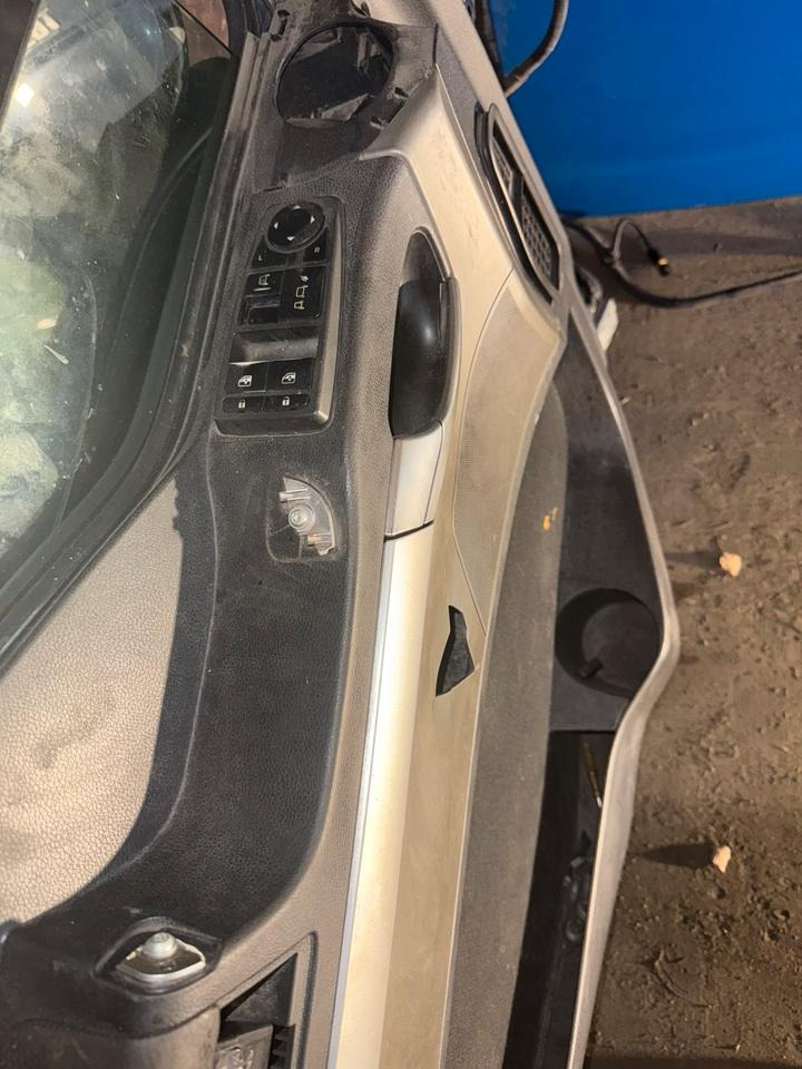 MAN TGS EU5 Fahrertür Blau Spiegel Innenverkleidung LN 55 - Door and parts for Truck: picture 4 MAN TGS EU5 Fahrertür Blau Spiegel Innenverkleidung LN 55 - Door and parts for Truck: picture 4