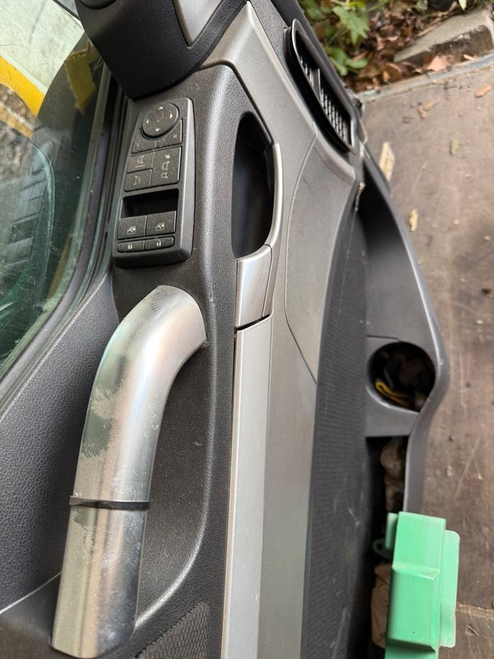 MAN TGS EU6 Fahrertür Grün Spiegel Innenverkleidung LN 82 - Door and parts for Truck: picture 4 MAN TGS EU6 Fahrertür Grün Spiegel Innenverkleidung LN 82 - Door and parts for Truck: picture 4