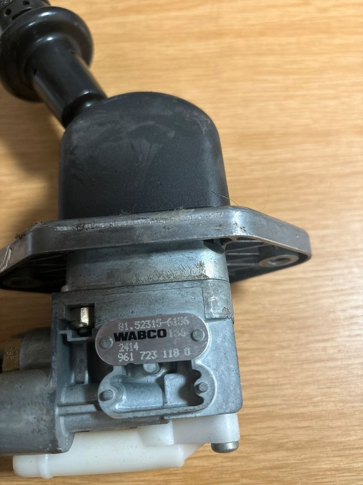 MAN WABCO Handbremsventil / Festellbremse 81.52315-6156 - Gear stick for Truck: picture 3 MAN WABCO Handbremsventil / Festellbremse 81.52315-6156 - Gear stick for Truck: picture 3