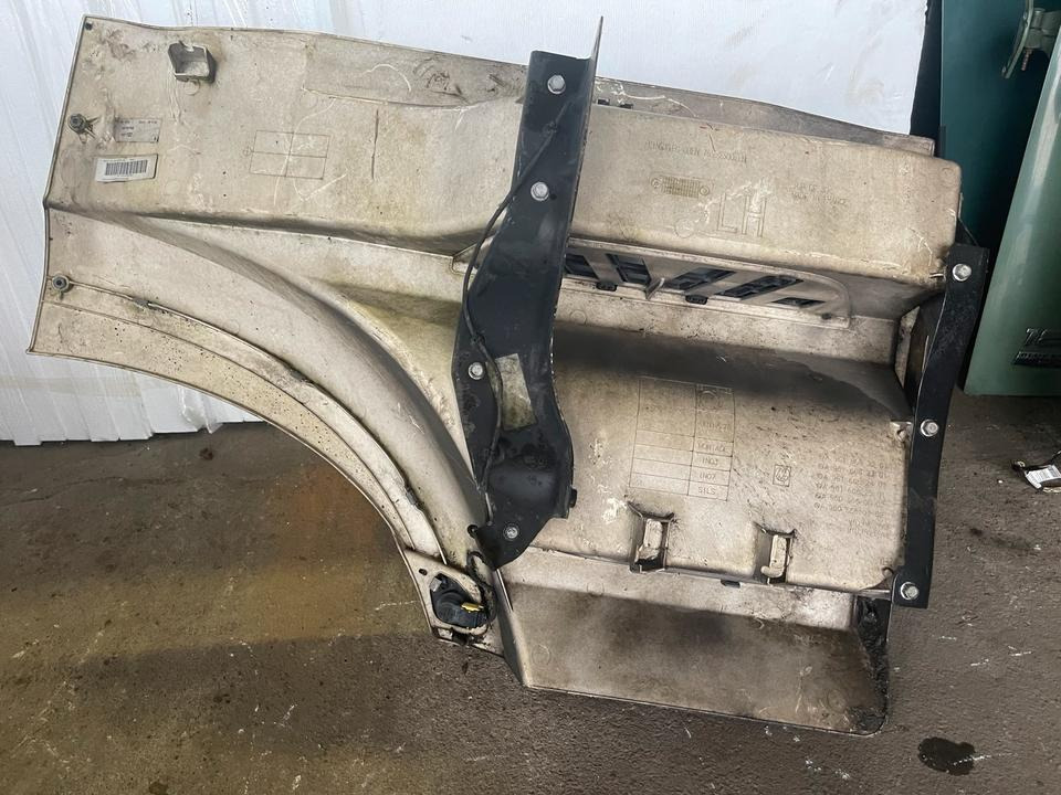 Mercedes ACTROS MP4 Einstieg Links A9616662201 - Footstep for Truck: picture 2 Mercedes ACTROS MP4 Einstieg Links A9616662201 - Footstep for Truck: picture 2