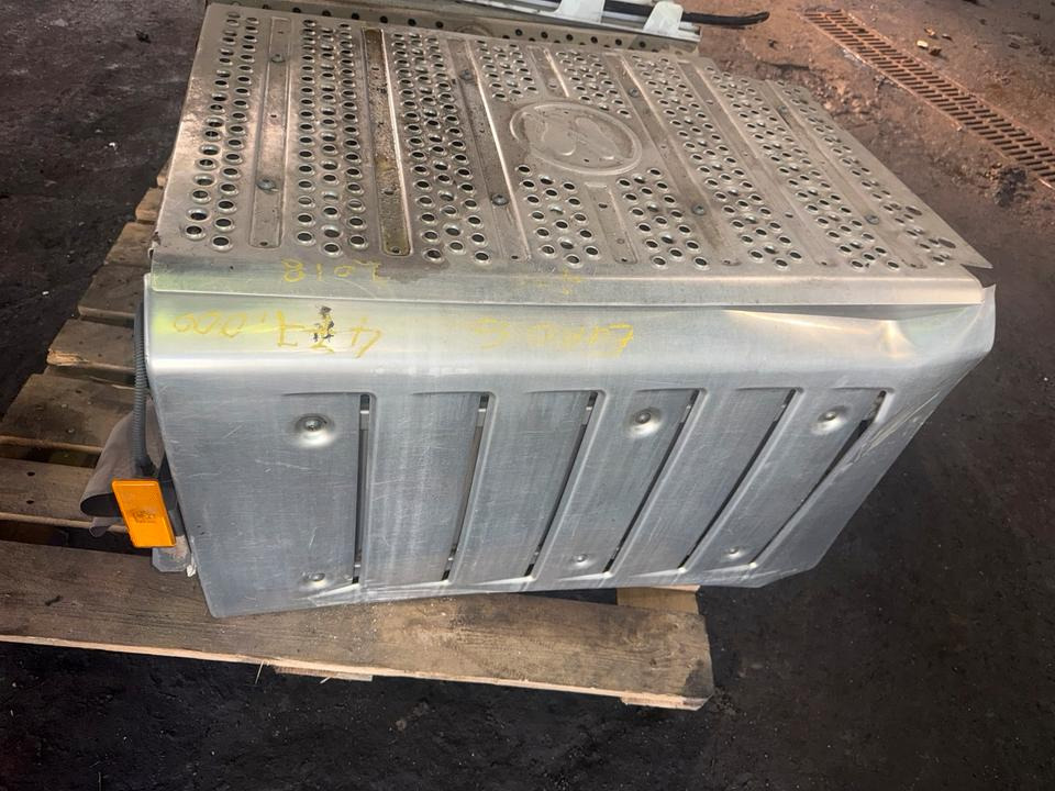 Mercedes Actros MP4 Auspuff Katalysator A0094905712 - Catalytic converter for Truck: picture 3 Mercedes Actros MP4 Auspuff Katalysator A0094905712 - Catalytic converter for Truck: picture 3