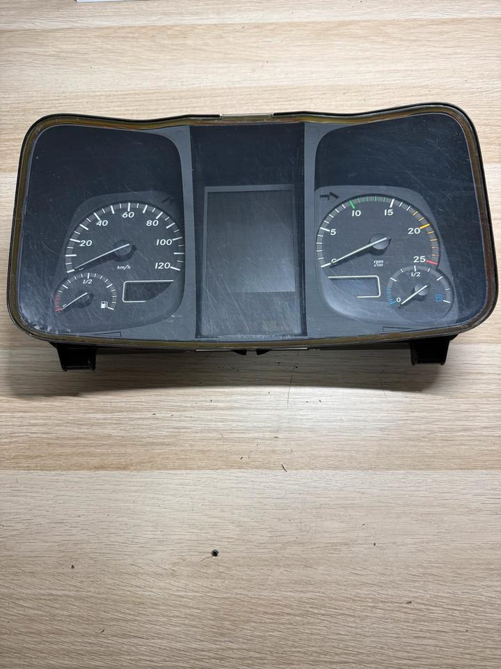 Mercedes Actros MP4 Kombiinstrument / Tacho A9614464821 - Dashboard: picture 2 Mercedes Actros MP4 Kombiinstrument / Tacho A9614464821 - Dashboard: picture 2