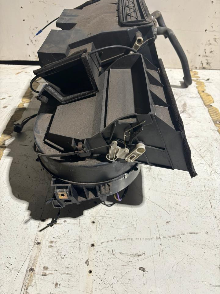 Mercedes Atego 1 Heizungskasten/Klimakasten A9738300161 - Heating/ Ventilation for Truck: picture 4 Mercedes Atego 1 Heizungskasten/Klimakasten A9738300161 - Heating/ Ventilation for Truck: picture 4