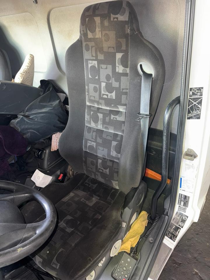 Mercedes Atego 3 Fahrersitz - Seat for Truck: picture 1 Mercedes Atego 3 Fahrersitz - Seat for Truck: picture 1