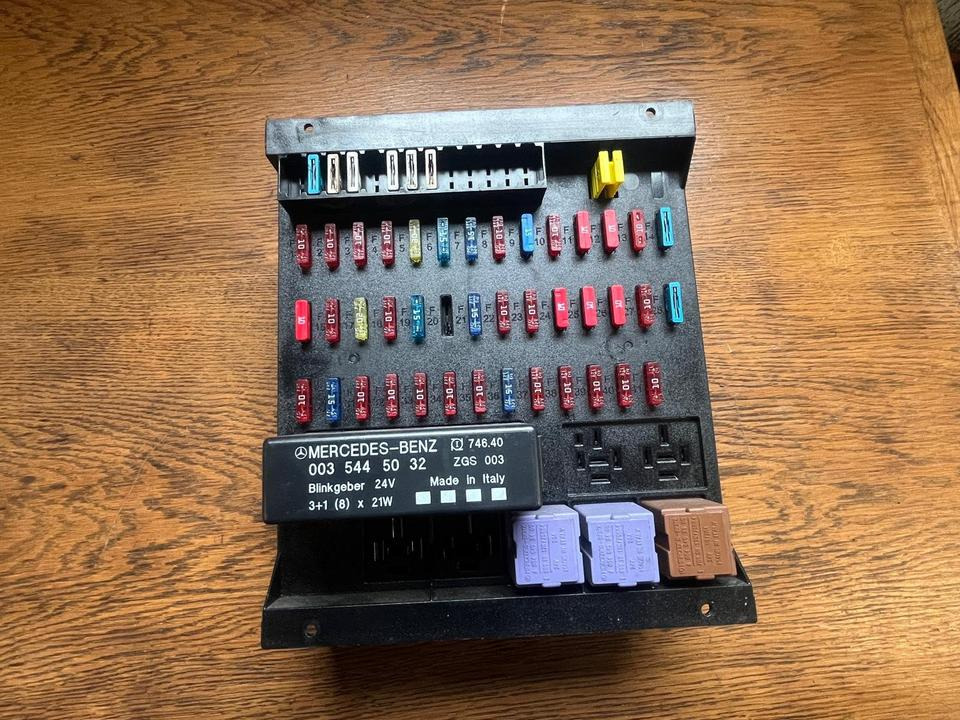 Mercedes Atego Sicherungskasten (Zentralelektrik) A0015433115 - Fuse for Truck: picture 1 Mercedes Atego Sicherungskasten (Zentralelektrik) A0015433115 - Fuse for Truck: picture 1