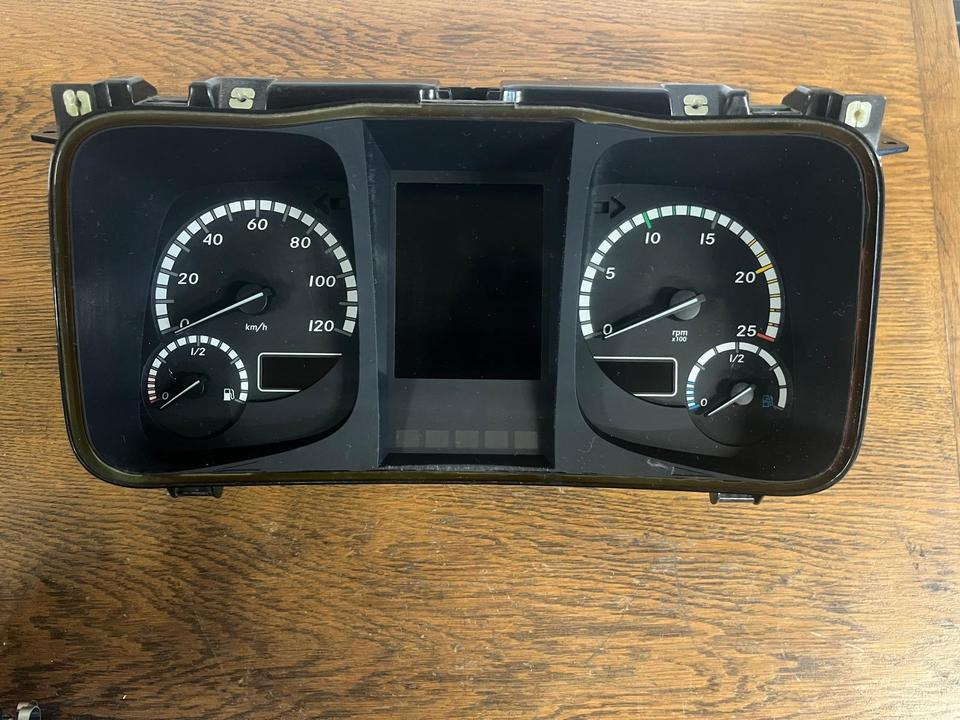 Mercedes Benz Actros MP4 Kombiinstrument / Tacho A0084465521 - Dashboard: picture 2 Mercedes Benz Actros MP4 Kombiinstrument / Tacho A0084465521 - Dashboard: picture 2