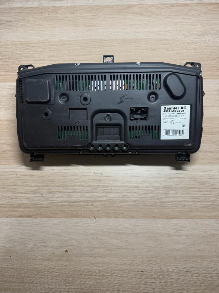 Mercedes Benz Actros MP4 Kombiinstrument / Tacho A9614467221 - Dashboard: picture 3 Mercedes Benz Actros MP4 Kombiinstrument / Tacho A9614467221 - Dashboard: picture 3