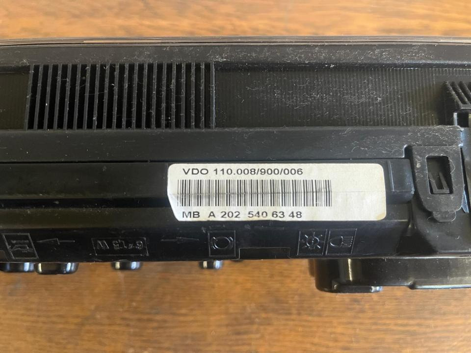 Mercedes-Benz W202 Tacho / Kombiinstrument A2025406348 - Dashboard for Truck: picture 4 Mercedes-Benz W202 Tacho / Kombiinstrument A2025406348 - Dashboard for Truck: picture 4