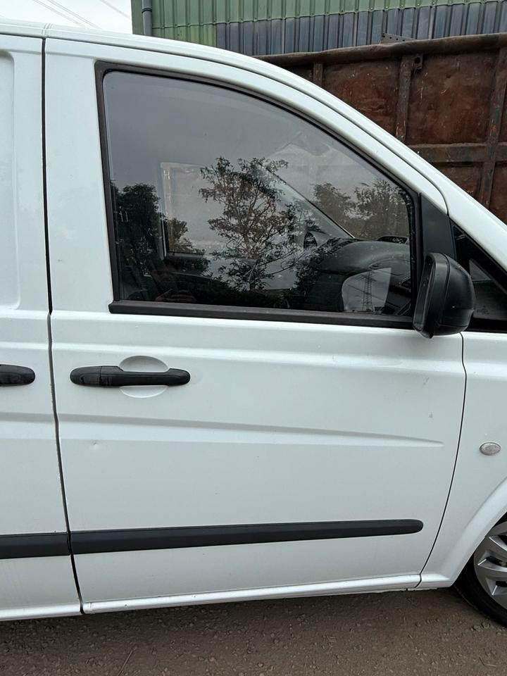 Mercedes VITO Beifahrertür Rechts komplett BJ 2012 - Door and parts for Van: picture 1 Mercedes VITO Beifahrertür Rechts komplett BJ 2012 - Door and parts for Van: picture 1