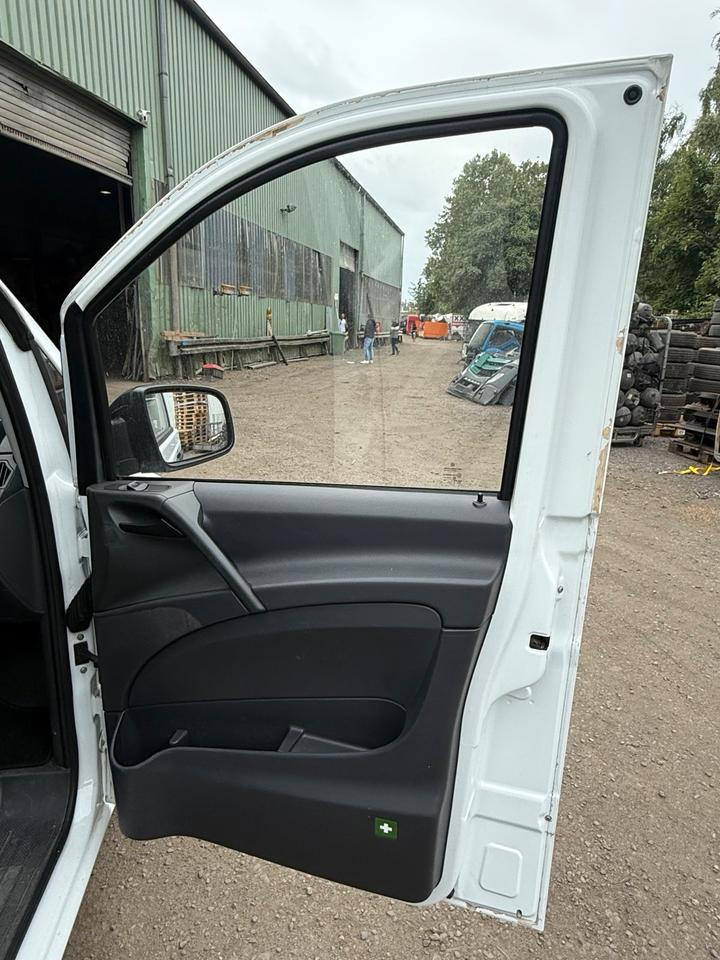 Mercedes VITO Beifahrertür Rechts komplett BJ 2012 - Door and parts for Van: picture 2 Mercedes VITO Beifahrertür Rechts komplett BJ 2012 - Door and parts for Van: picture 2