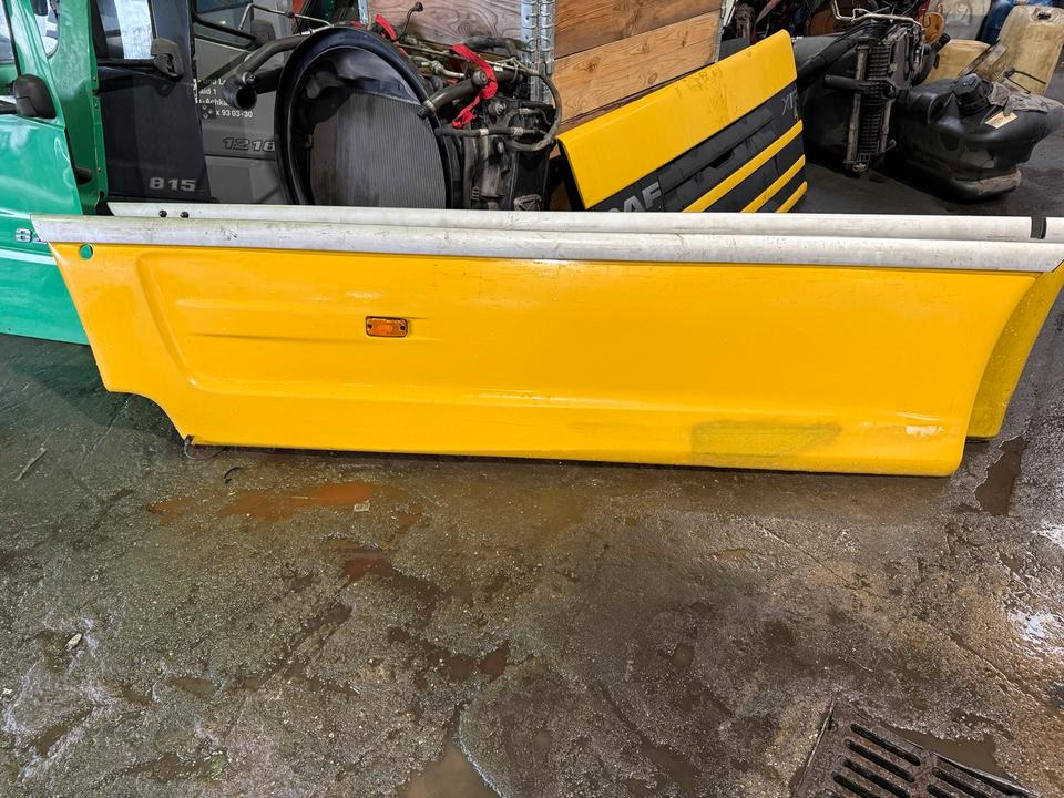 DAF XF 105.460 Seitenspoiler Links & Rechts - Spare parts: picture 1 DAF XF 105.460 Seitenspoiler Links & Rechts - Spare parts: picture 1