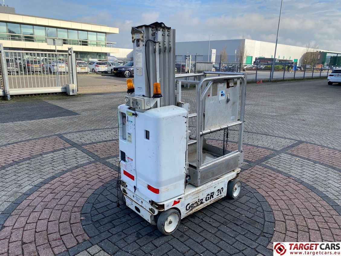 GENIE GR-20 RUNABOUT GR20 VERTICAL MAST AERIAL WORK PLATFORM 03-15 802CM GR15-37641 NO-CE - Vertical mast lift: picture 3 GENIE GR-20 RUNABOUT GR20 VERTICAL MAST AERIAL WORK PLATFORM 03-15 802CM GR15-37641 NO-CE - Vertical mast lift: picture 3