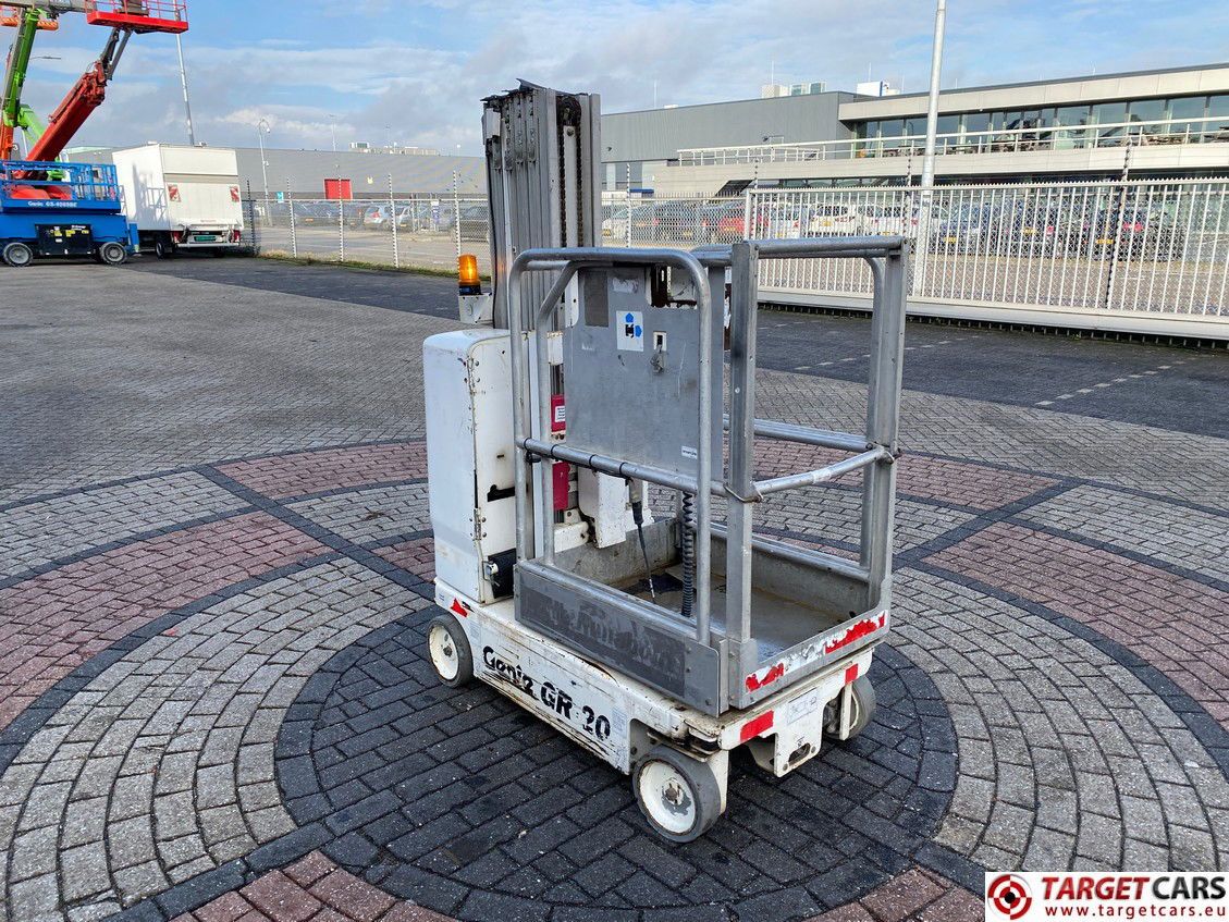 GENIE GR-20 RUNABOUT GR20 VERTICAL MAST AERIAL WORK PLATFORM 03-15 802CM GR15-37641 NO-CE - Vertical mast lift: picture 2 GENIE GR-20 RUNABOUT GR20 VERTICAL MAST AERIAL WORK PLATFORM 03-15 802CM GR15-37641 NO-CE - Vertical mast lift: picture 2