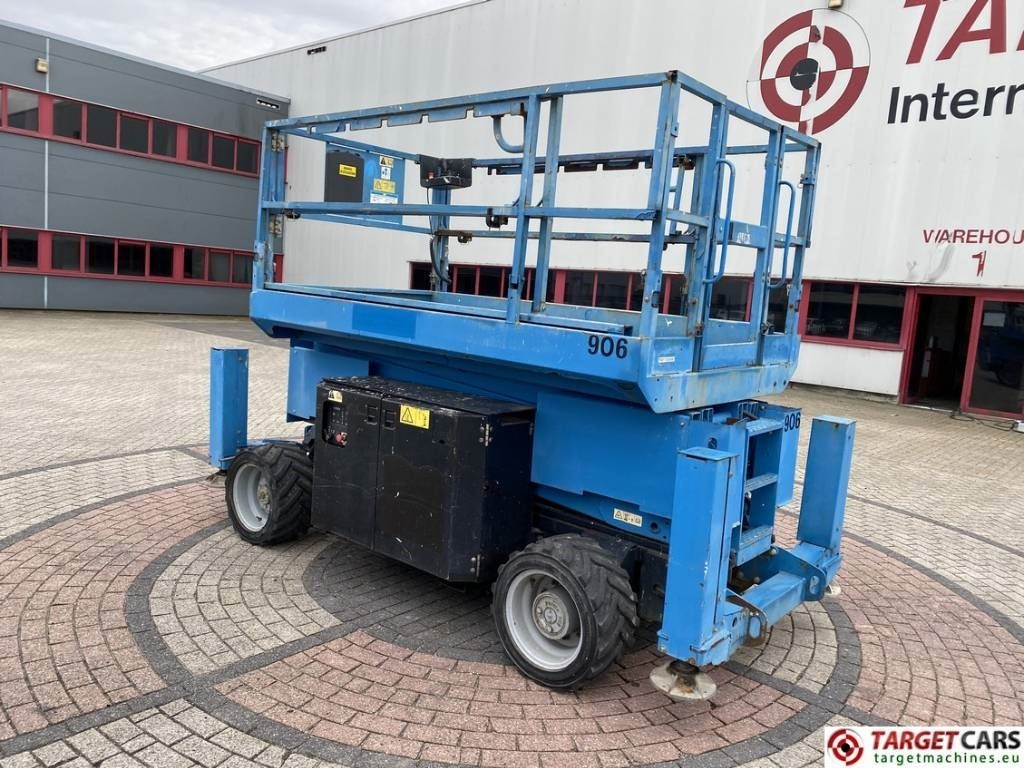 Genie GS-3369RT Diesel 4x4 Scissor Work Lift 1196cm - Scissor lift: picture 4 Genie GS-3369RT Diesel 4x4 Scissor Work Lift 1196cm - Scissor lift: picture 4