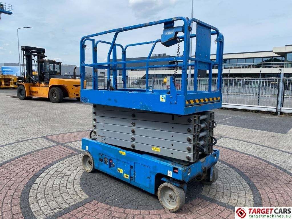 Genie GS-4047 Electric 4047 Scissor Work Lift 1389cm - Scissor lift: picture 2 Genie GS-4047 Electric 4047 Scissor Work Lift 1389cm - Scissor lift: picture 2