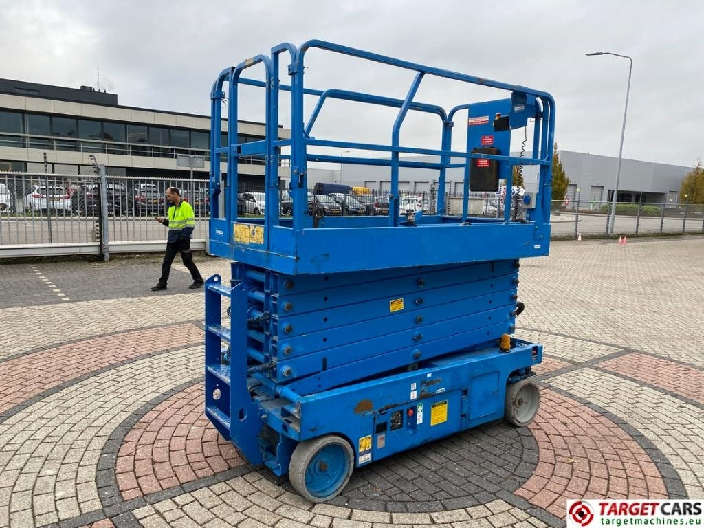 Genie GS-4047 Electric Scissor Work Lift 1389cm  - Scissor lift: picture 3 Genie GS-4047 Electric Scissor Work Lift 1389cm  - Scissor lift: picture 3