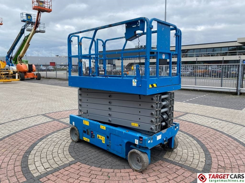 Genie GS-4047 Electric Scissor Work Lift 1389cm  - Scissor lift: picture 2 Genie GS-4047 Electric Scissor Work Lift 1389cm  - Scissor lift: picture 2