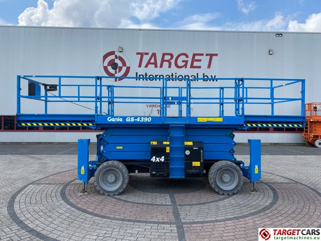 Genie GS-4390 RT LPG 4x4 Scissor Work Lift 1511cm - Scissor lift: picture 5 Genie GS-4390 RT LPG 4x4 Scissor Work Lift 1511cm - Scissor lift: picture 5