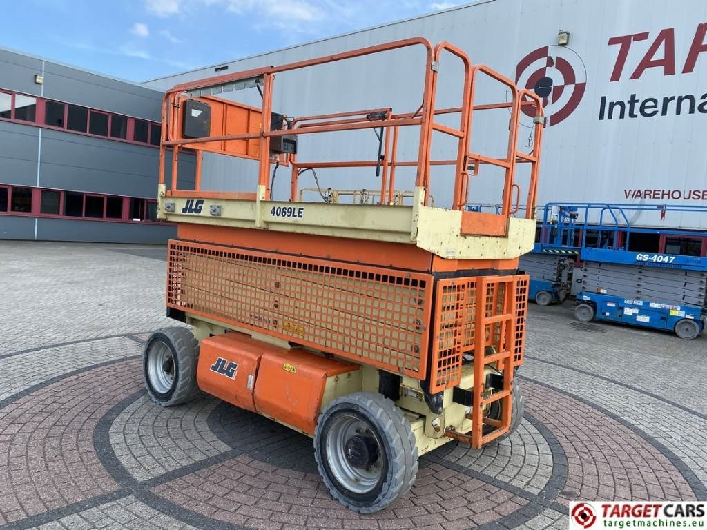 JLG 4069LE Electric Scissor Work Lift 1419cm - Scissor lift: picture 4 JLG 4069LE Electric Scissor Work Lift 1419cm - Scissor lift: picture 4