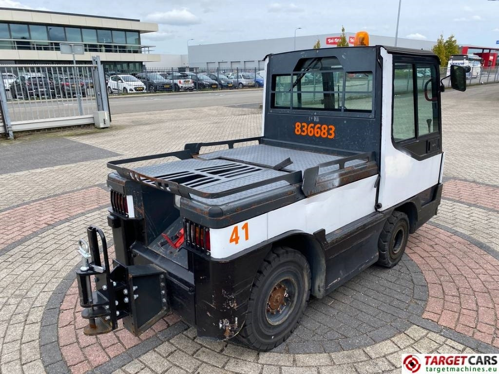 Linde P250 Tow Tug Truck Tractor Electric 80V max 25T - Municipal tractor: picture 3 Linde P250 Tow Tug Truck Tractor Electric 80V max 25T - Municipal tractor: picture 3