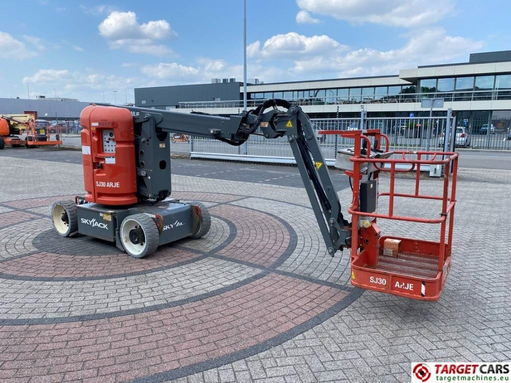 SkyJack SJ30 ARJE Articulated Electric Boom Work Lift 11M - Articulated boom: picture 2 SkyJack SJ30 ARJE Articulated Electric Boom Work Lift 11M - Articulated boom: picture 2