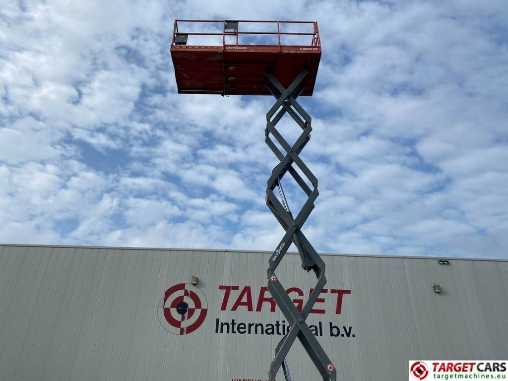 Scissor lift SkyJack SJ6832 RT Diesel 4x4 Scissor Work Lift 1180cm: picture 19