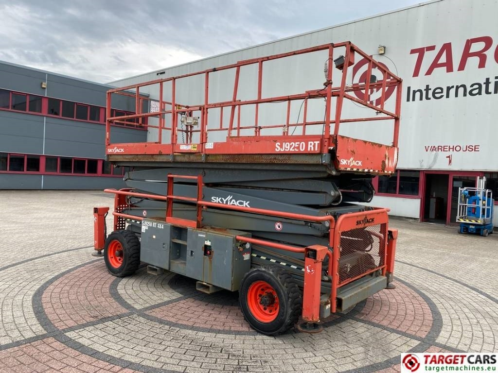 SkyJack SJ9250 RT Diesel 4x4 Scissor 9250 Work Lift 1720cm - Scissor lift: picture 4 SkyJack SJ9250 RT Diesel 4x4 Scissor 9250 Work Lift 1720cm - Scissor lift: picture 4