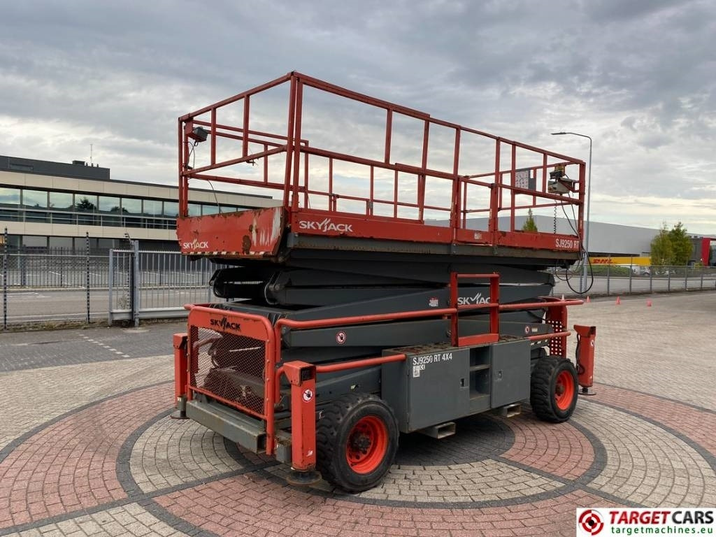 SkyJack SJ9250 RT Diesel 4x4 Scissor 9250 Work Lift 1720cm - Scissor lift: picture 3 SkyJack SJ9250 RT Diesel 4x4 Scissor 9250 Work Lift 1720cm - Scissor lift: picture 3