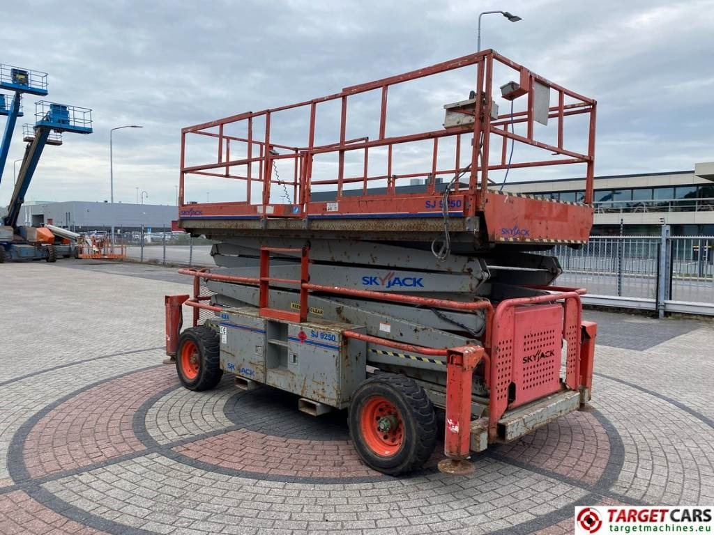 SkyJack SJ9250 RT Diesel Scissor Work Lift 1720cm - Scissor lift: picture 2 SkyJack SJ9250 RT Diesel Scissor Work Lift 1720cm - Scissor lift: picture 2
