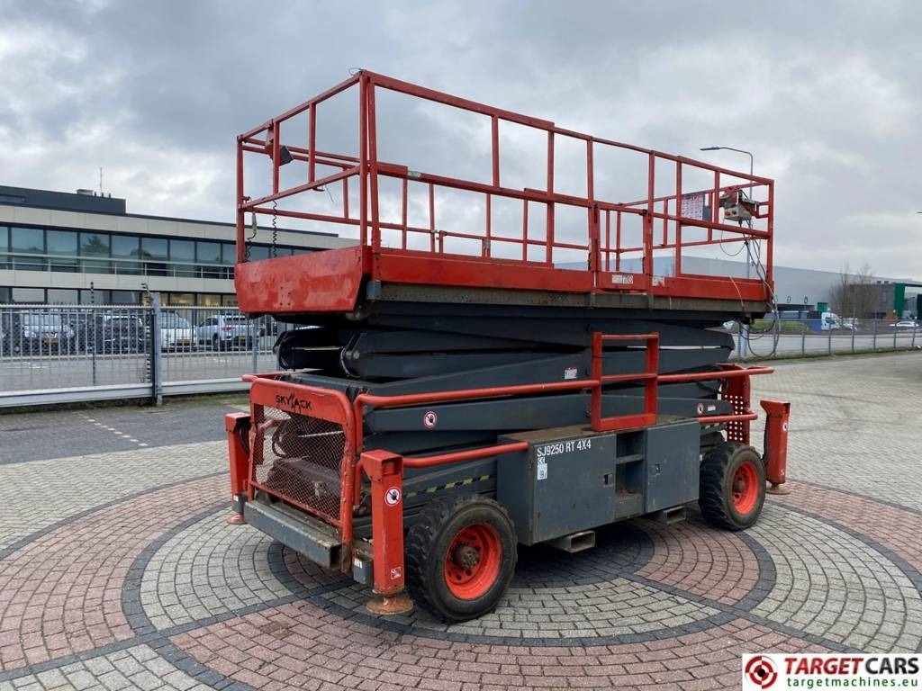 SkyJack SJ9250 RT Diesel Scissor Work Lift 1720cm - Scissor lift: picture 3 SkyJack SJ9250 RT Diesel Scissor Work Lift 1720cm - Scissor lift: picture 3