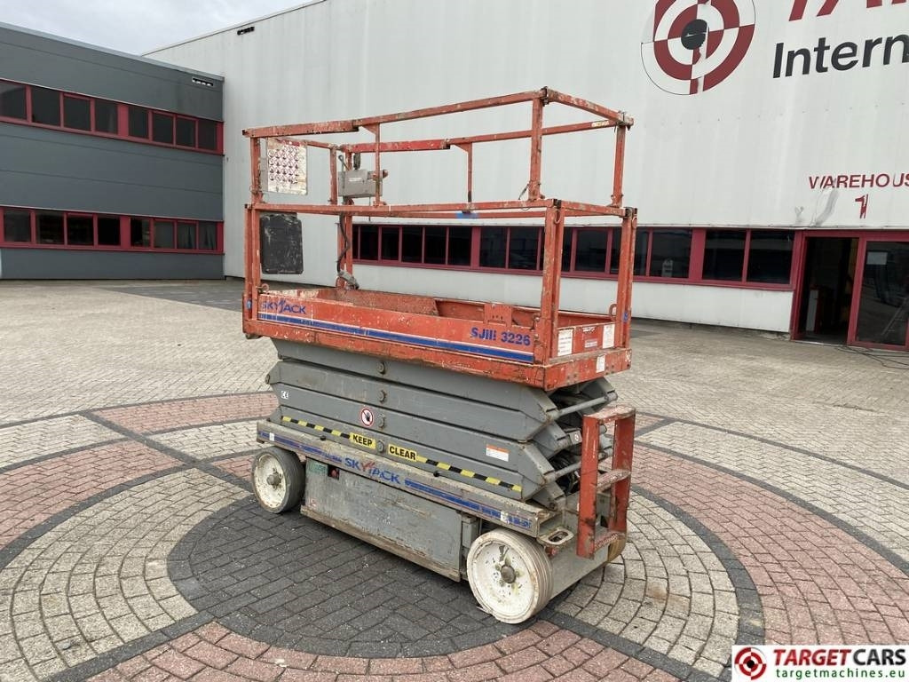 SkyJack SJIII-3226 Electric Scissor Work Lift 990cm - Scissor lift: picture 4 SkyJack SJIII-3226 Electric Scissor Work Lift 990cm - Scissor lift: picture 4