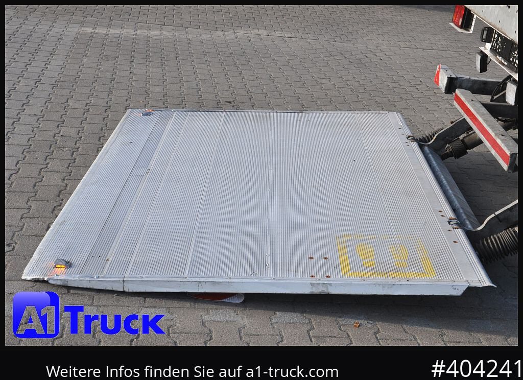 SCHMITZ Getränke, Lenkachse, LBW, Ladebordwand, kurzer Aufbau - Beverage semi-trailer: picture 2 SCHMITZ Getränke, Lenkachse, LBW, Ladebordwand, kurzer Aufbau - Beverage semi-trailer: picture 2