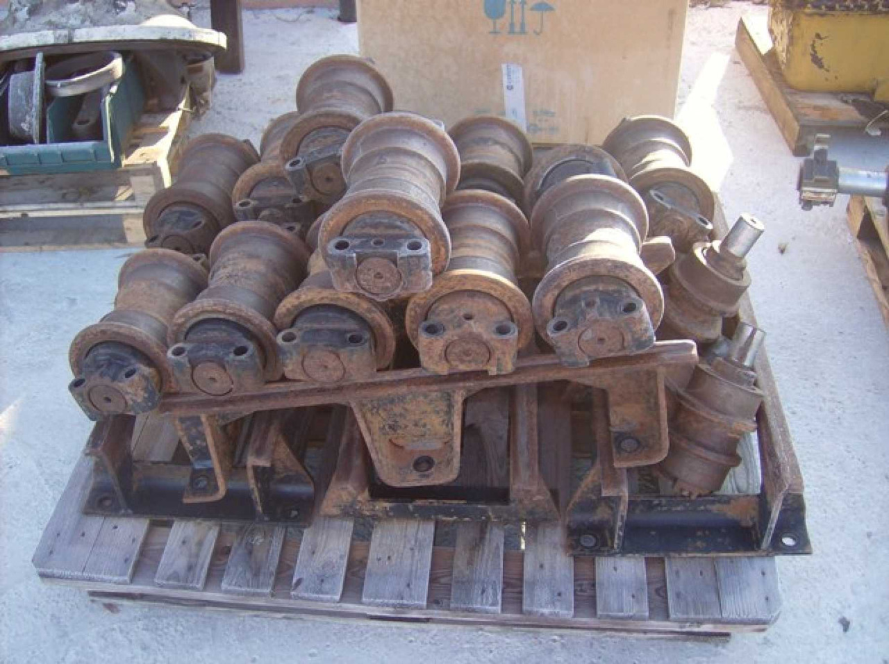 Caterpillar 317 NVA N. 13 RULLI INFERIORI - Track roller for Construction machinery: picture 1 Caterpillar 317 NVA N. 13 RULLI INFERIORI - Track roller for Construction machinery: picture 1