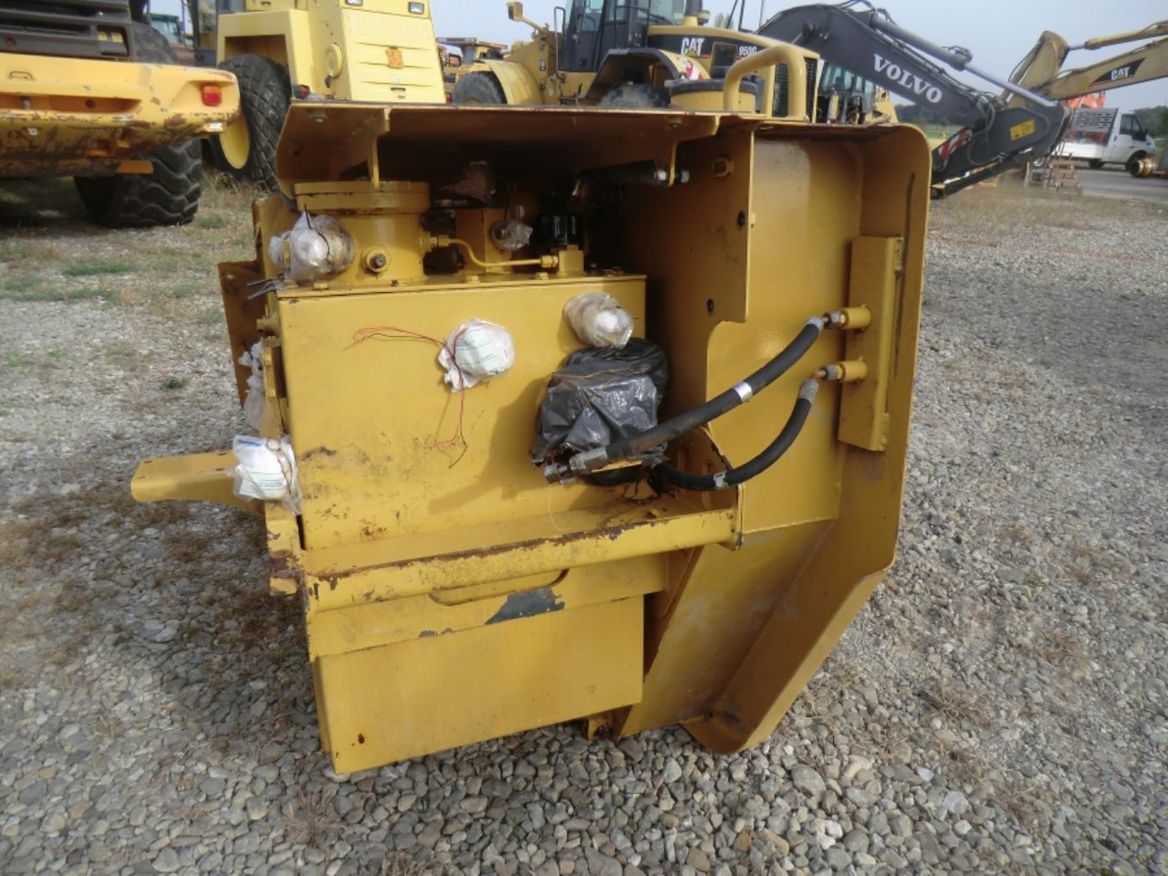 Caterpillar 735 Serbatoio gasolio - Fuel tank for Construction machinery: picture 1 Caterpillar 735 Serbatoio gasolio - Fuel tank for Construction machinery: picture 1