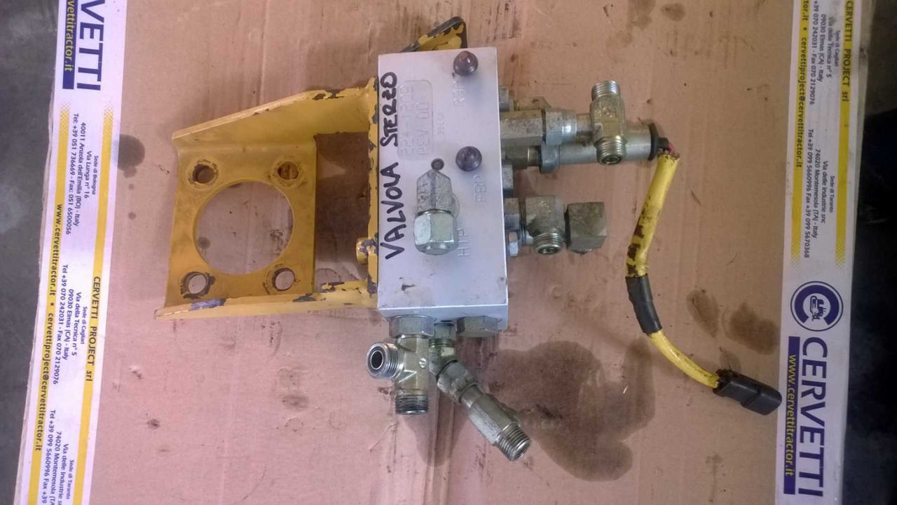 Caterpillar 735 VALVOLA DI STERZO - Valve for Construction machinery: picture 1 Caterpillar 735 VALVOLA DI STERZO - Valve for Construction machinery: picture 1