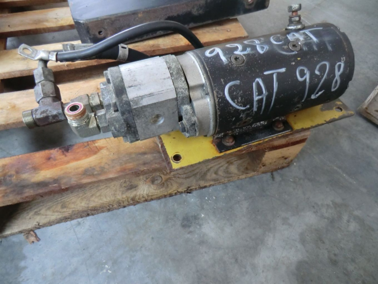 Caterpillar 928G POMPE STERZO AUSILIARIO - Hydraulic pump for Construction machinery: picture 1 Caterpillar 928G POMPE STERZO AUSILIARIO - Hydraulic pump for Construction machinery: picture 1