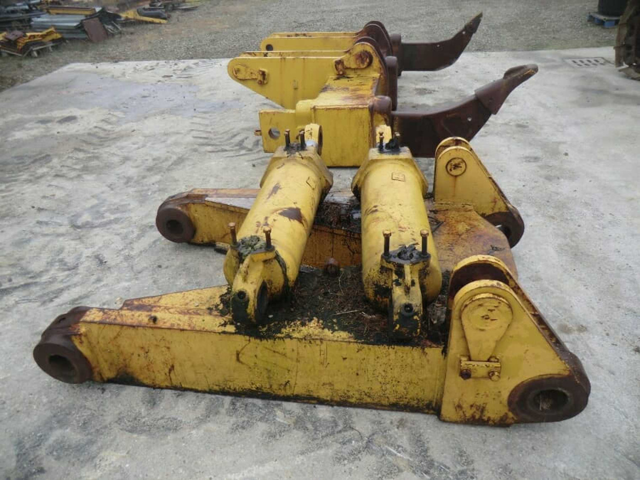 Ripper for Construction machinery Caterpillar D9G D9H ripper parallelogramma a 3 posizioni, 4 cilindri, con 3 denti (uno mancante), compreso di supporto.: picture 6 Ripper for Construction machinery Caterpillar D9G D9H ripper parallelogramma a 3 posizioni, 4 cilindri, con 3 denti (uno mancante), compreso di supporto.: picture 6