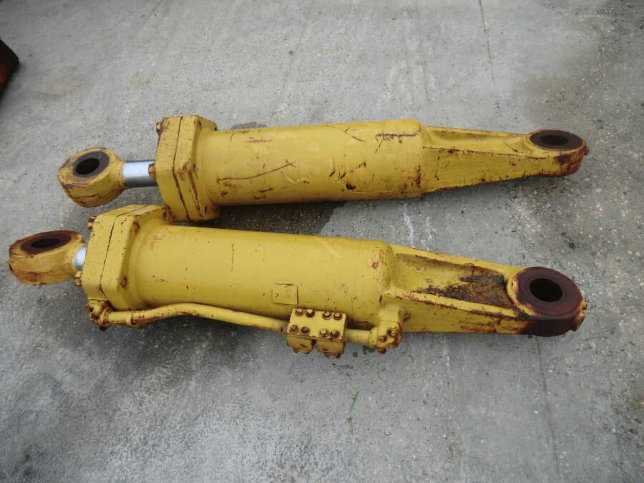 Ripper for Construction machinery Caterpillar D9G D9H ripper parallelogramma a 3 posizioni, 4 cilindri, con 3 denti (uno mancante), compreso di supporto.: picture 9 Ripper for Construction machinery Caterpillar D9G D9H ripper parallelogramma a 3 posizioni, 4 cilindri, con 3 denti (uno mancante), compreso di supporto.: picture 9