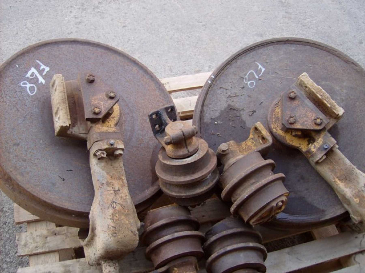 FIAT ALLIS FL8 2 RULLI SUPERIORI - Track roller for Construction machinery: picture 2 FIAT ALLIS FL8 2 RULLI SUPERIORI - Track roller for Construction machinery: picture 2