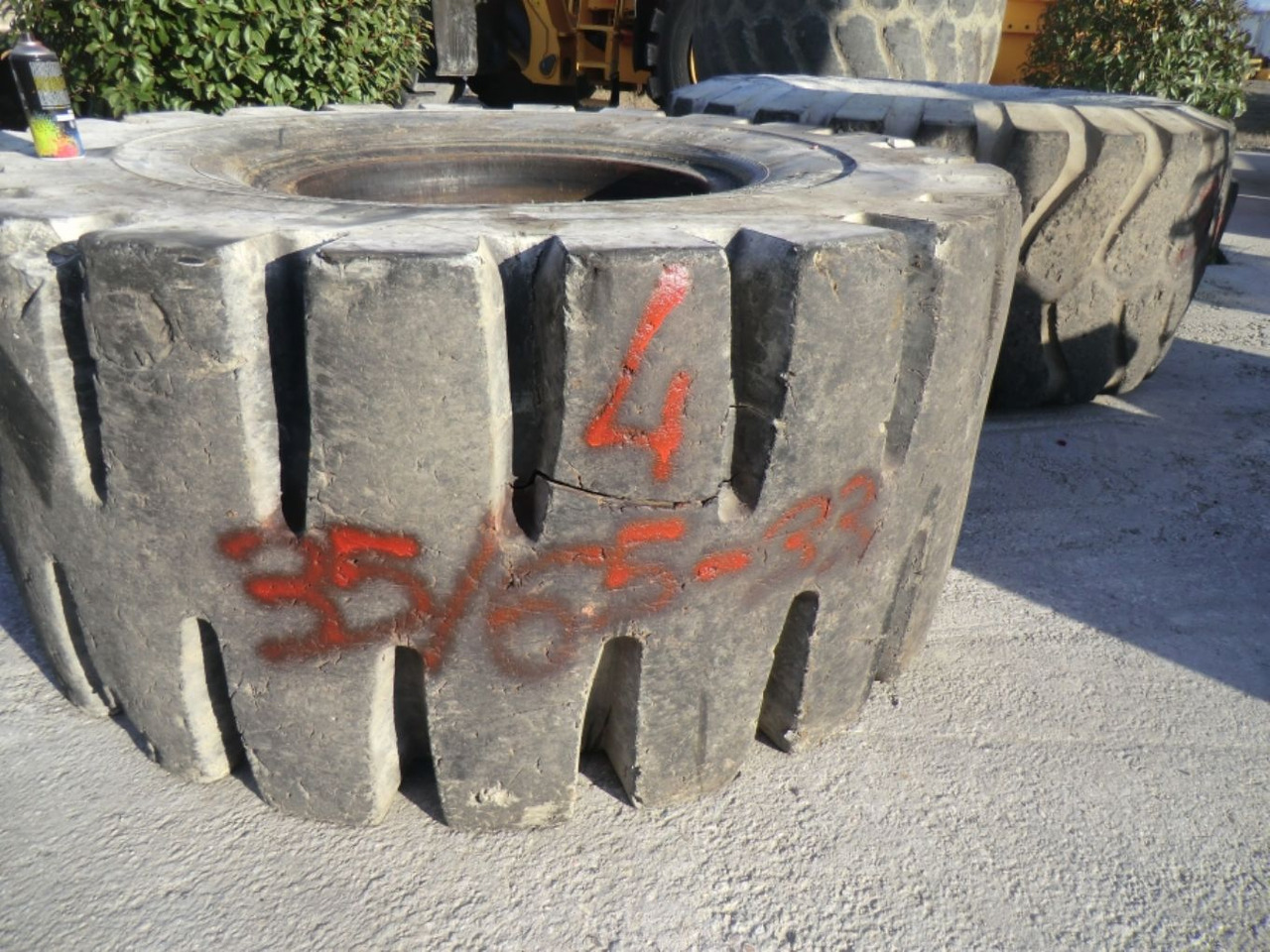 UNITED 35/65-33 L5 Pneumatico misura 35/65-33 L5 passo alto. - Tire for Construction machinery: picture 3 UNITED 35/65-33 L5 Pneumatico misura 35/65-33 L5 passo alto. - Tire for Construction machinery: picture 3