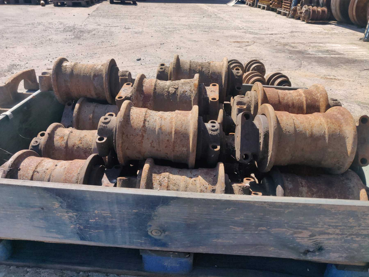 VOLVO EC210C NL RULLI INFERIORI USATI - Track roller for Construction machinery: picture 2 VOLVO EC210C NL RULLI INFERIORI USATI - Track roller for Construction machinery: picture 2