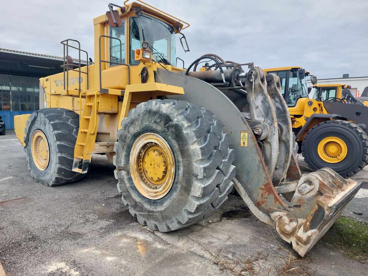 VOLVO L330E HDBH - Wheel loader: picture 1 VOLVO L330E HDBH - Wheel loader: picture 1