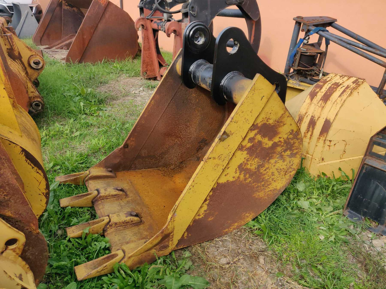 Varie 1000 MM benna da 1000 mm con denti. Attacco adattabile CAT 323B e VOLVO EC220 - Excavator bucket: picture 3 Varie 1000 MM benna da 1000 mm con denti. Attacco adattabile CAT 323B e VOLVO EC220 - Excavator bucket: picture 3