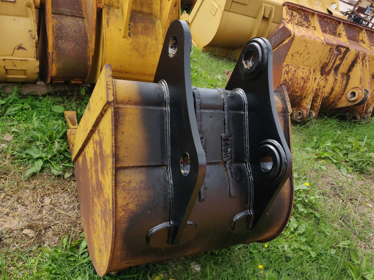 Varie 1000 MM benna da 1000 mm con denti. Attacco adattabile CAT 323B e VOLVO EC220 - Excavator bucket: picture 5 Varie 1000 MM benna da 1000 mm con denti. Attacco adattabile CAT 323B e VOLVO EC220 - Excavator bucket: picture 5