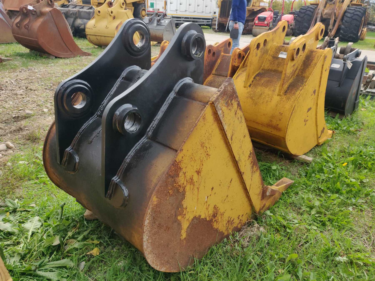 Varie 1000 MM benna da 1000 mm con denti. Attacco adattabile CAT 323B e VOLVO EC220 - Excavator bucket: picture 4 Varie 1000 MM benna da 1000 mm con denti. Attacco adattabile CAT 323B e VOLVO EC220 - Excavator bucket: picture 4