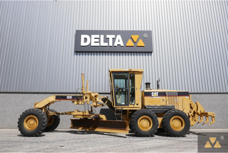 Caterpillar 12H - Grader: picture 1 Caterpillar 12H - Grader: picture 1