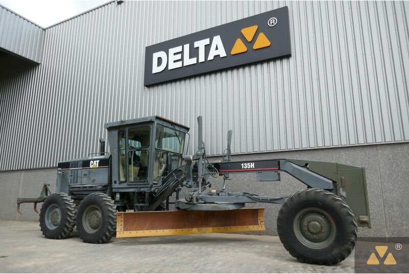Caterpillar 135H Ex-army - Grader: picture 3 Caterpillar 135H Ex-army - Grader: picture 3
