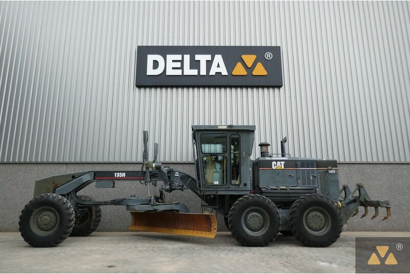 Caterpillar 135H Ex-army - Grader: picture 1 Caterpillar 135H Ex-army - Grader: picture 1